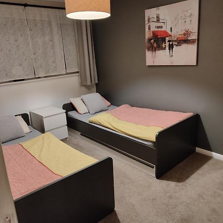 3 Bed House In Walsall, Perfect For Contractors & Leisure & Free Parking Ngoại thất bức ảnh