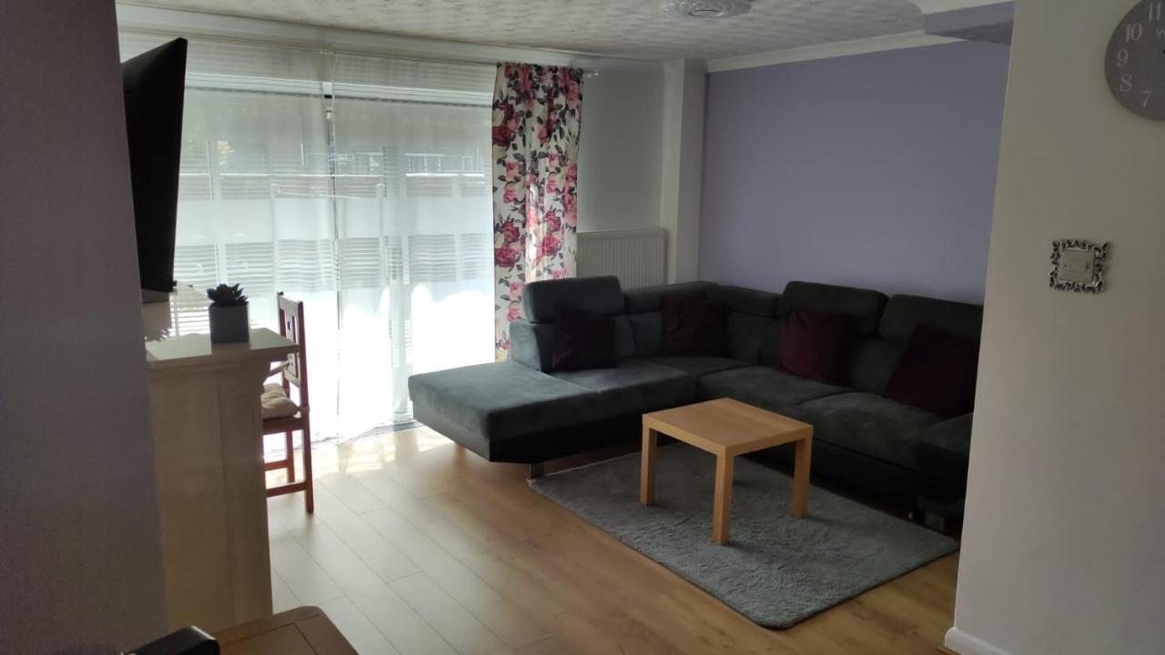 3 Bed House In Walsall, Perfect For Contractors & Leisure & Free Parking Ngoại thất bức ảnh